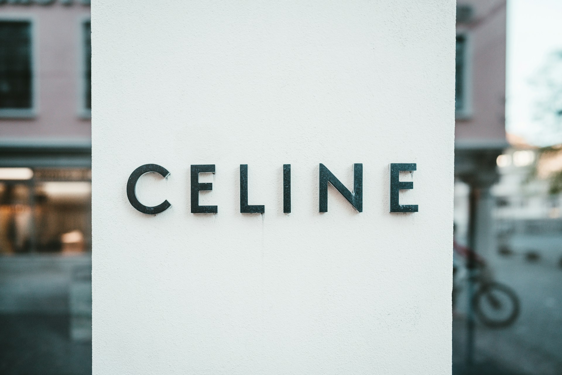 Choose a Font For Your Logo A Guide & 15 Options